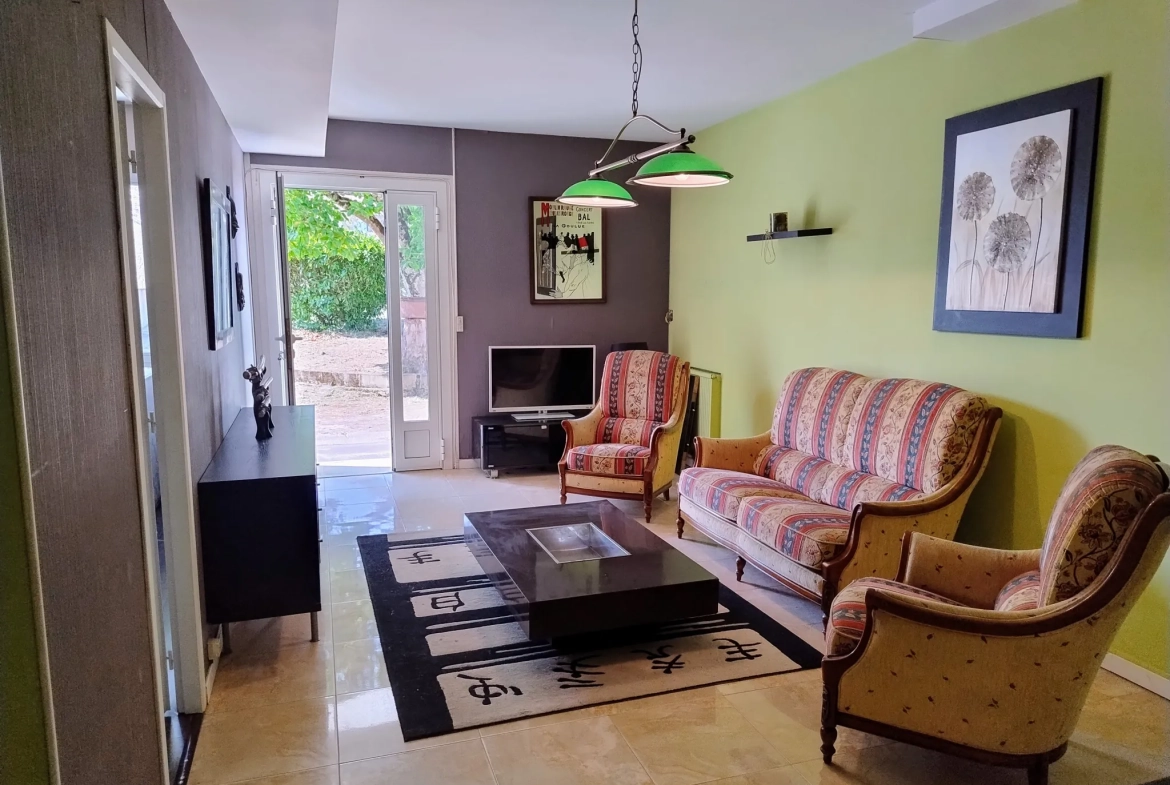 Très belle maison en pierre avec piscine et dépendances à Auriolles 