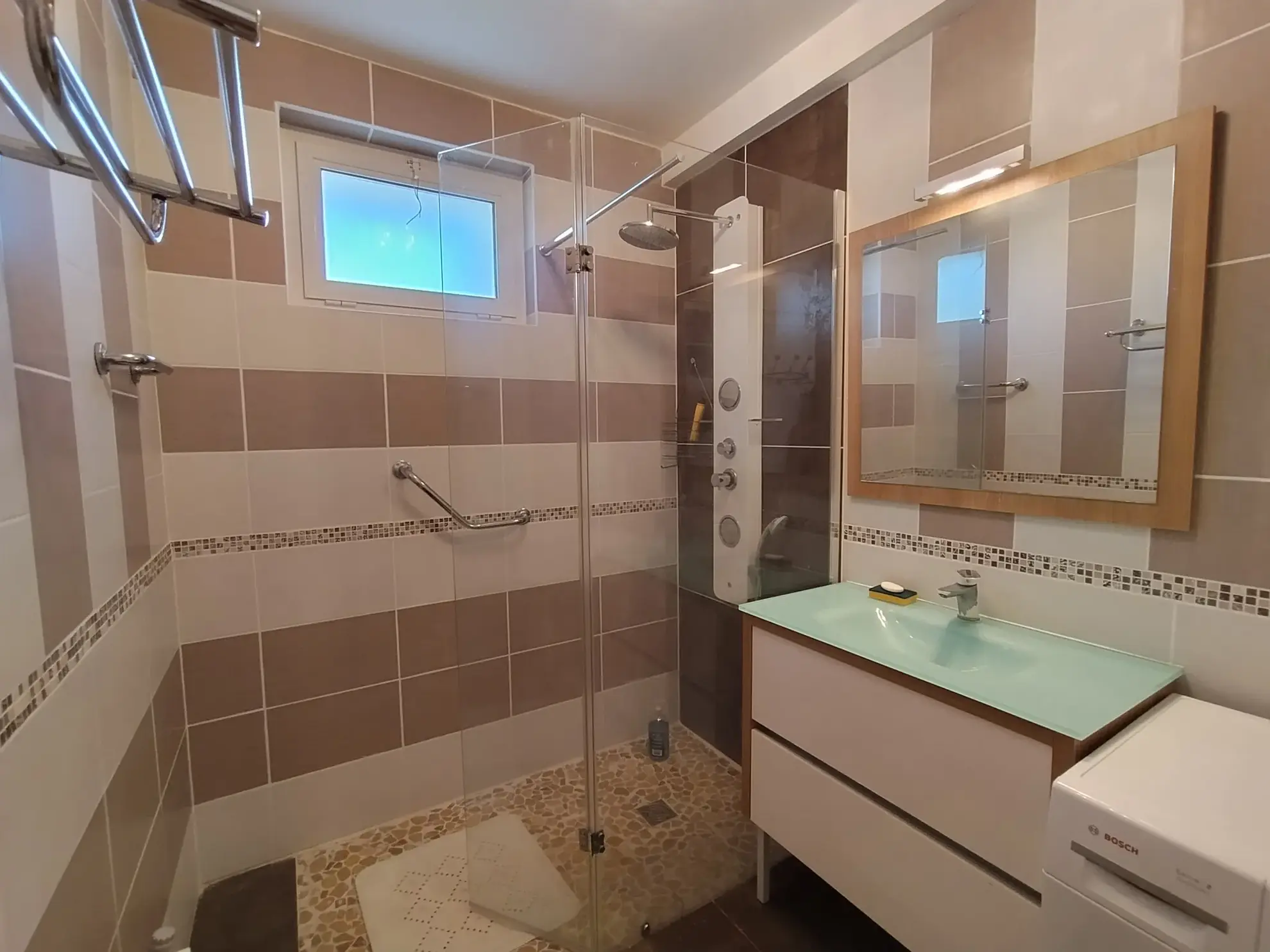 Très belle maison en pierre avec piscine et dépendances à Auriolles 
