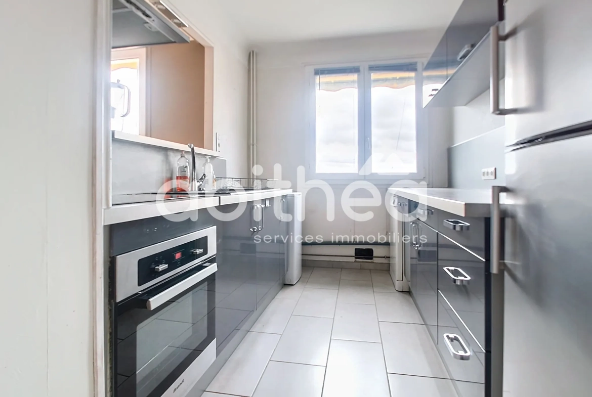 Appartement lumineux de 82 m² à Troyes avec balcon, cave et stationnement 