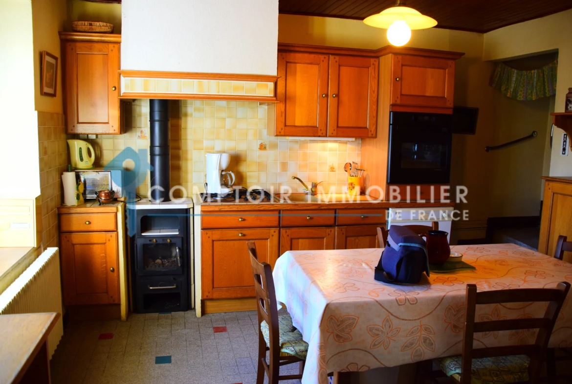 Maison de village avec appartement indépendant à Issanlas, Ardèche 