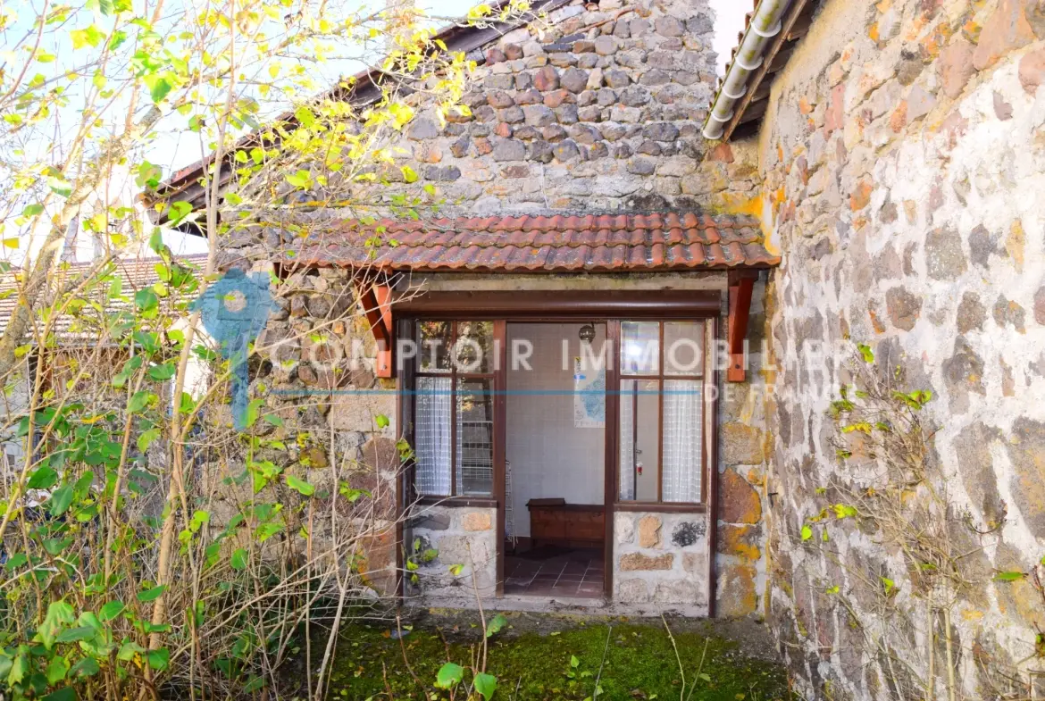 Maison de village avec appartement indépendant à Issanlas, Ardèche 