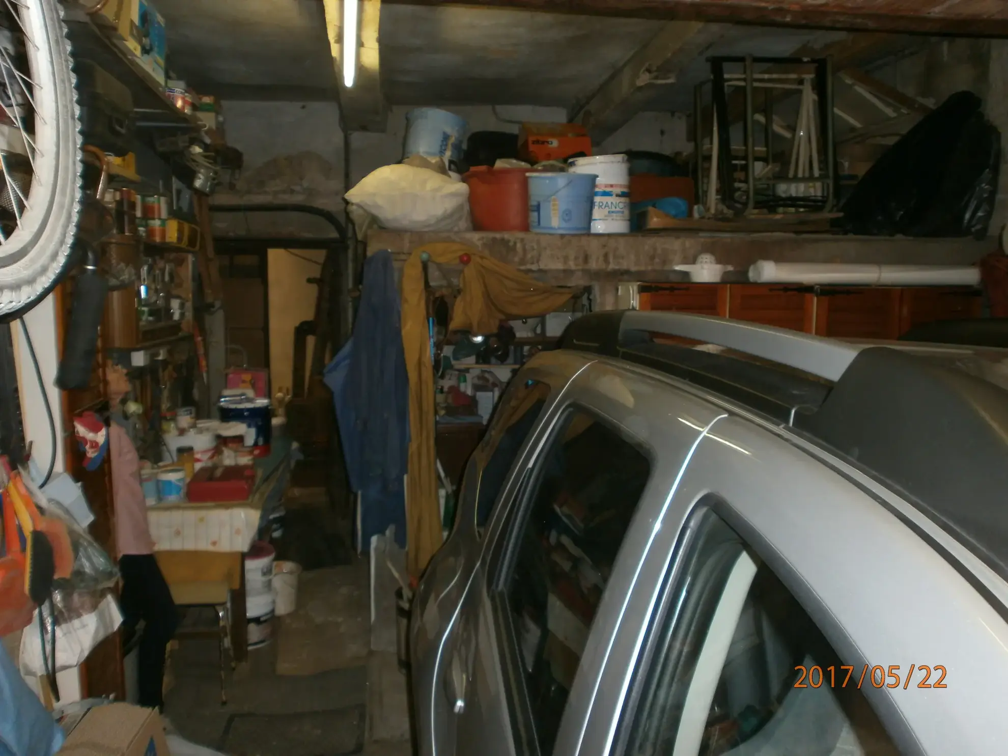 Immeuble à vendre à Bedarieux avec 3 appartements et garage, bon rapport locatif 