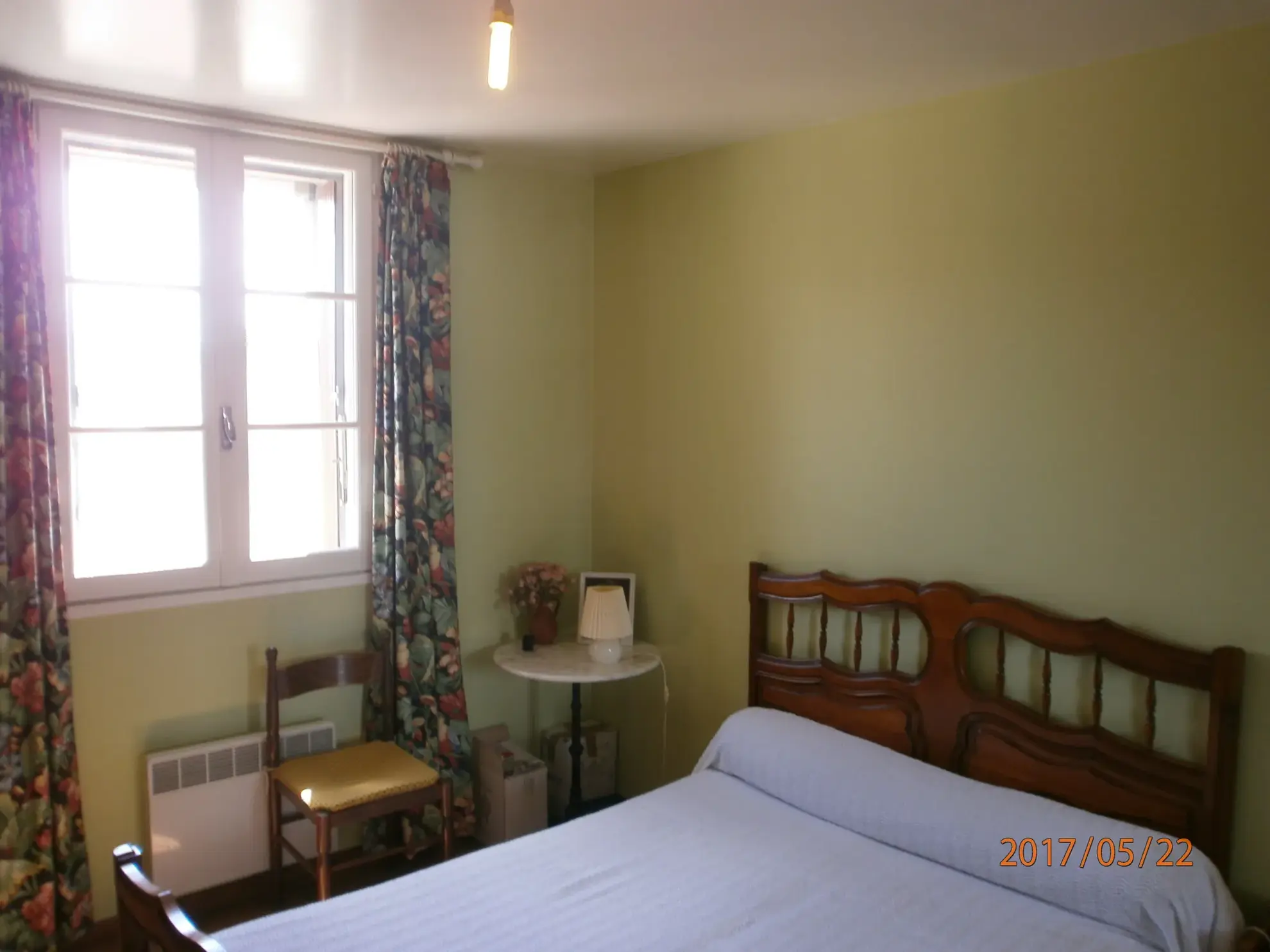 Immeuble à vendre à Bedarieux avec 3 appartements et garage, bon rapport locatif 