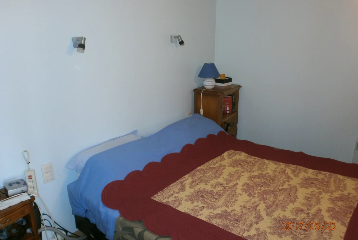 Immeuble à vendre à Bedarieux avec 3 appartements et garage, bon rapport locatif 