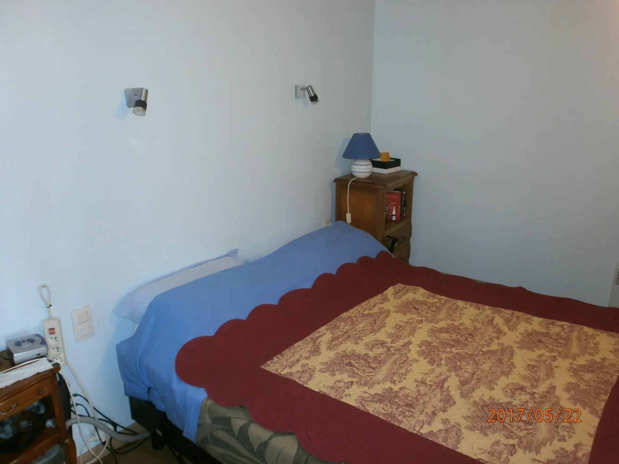 Immeuble à vendre à Bedarieux avec 3 appartements et garage, bon rapport locatif 
