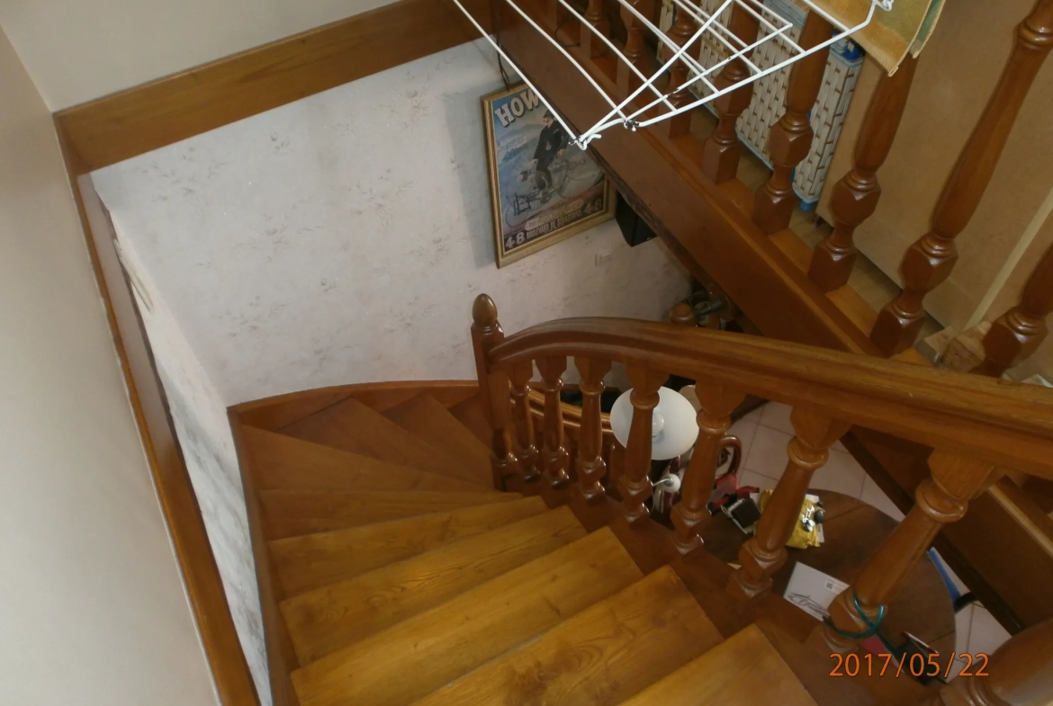 Immeuble à vendre à Bedarieux avec 3 appartements et garage, bon rapport locatif 