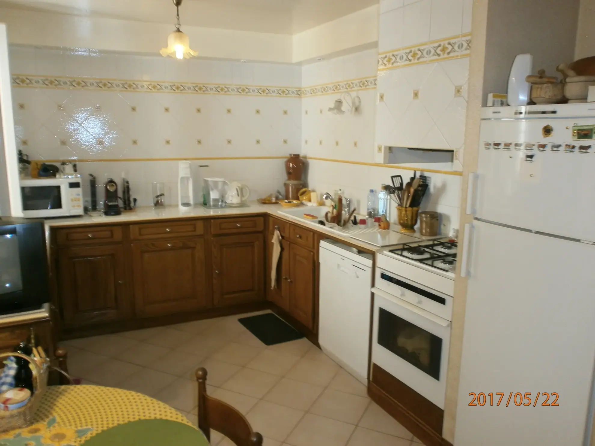 Immeuble à vendre à Bedarieux avec 3 appartements et garage, bon rapport locatif 
