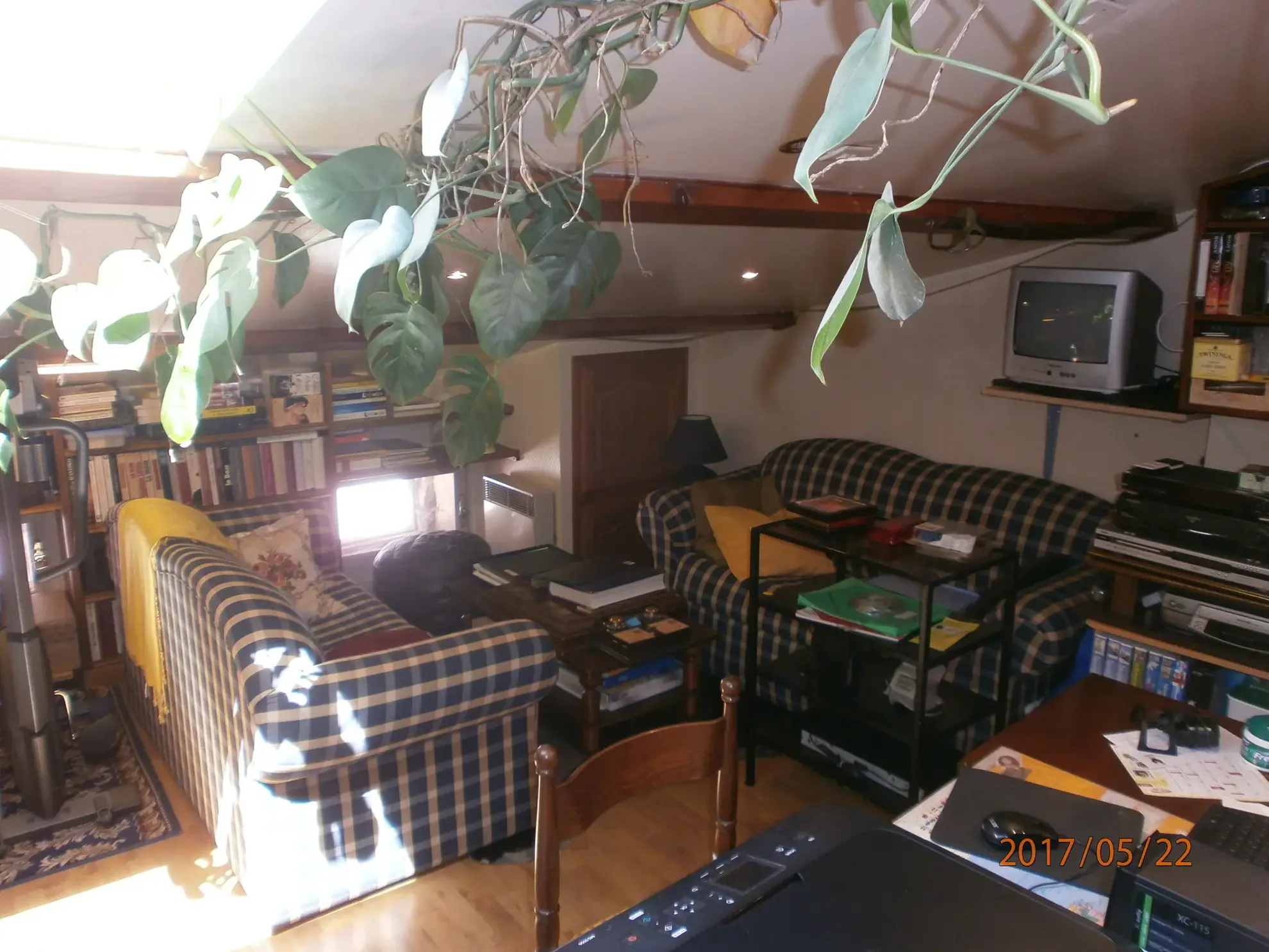 Immeuble à vendre à Bedarieux avec 3 appartements et garage, bon rapport locatif 