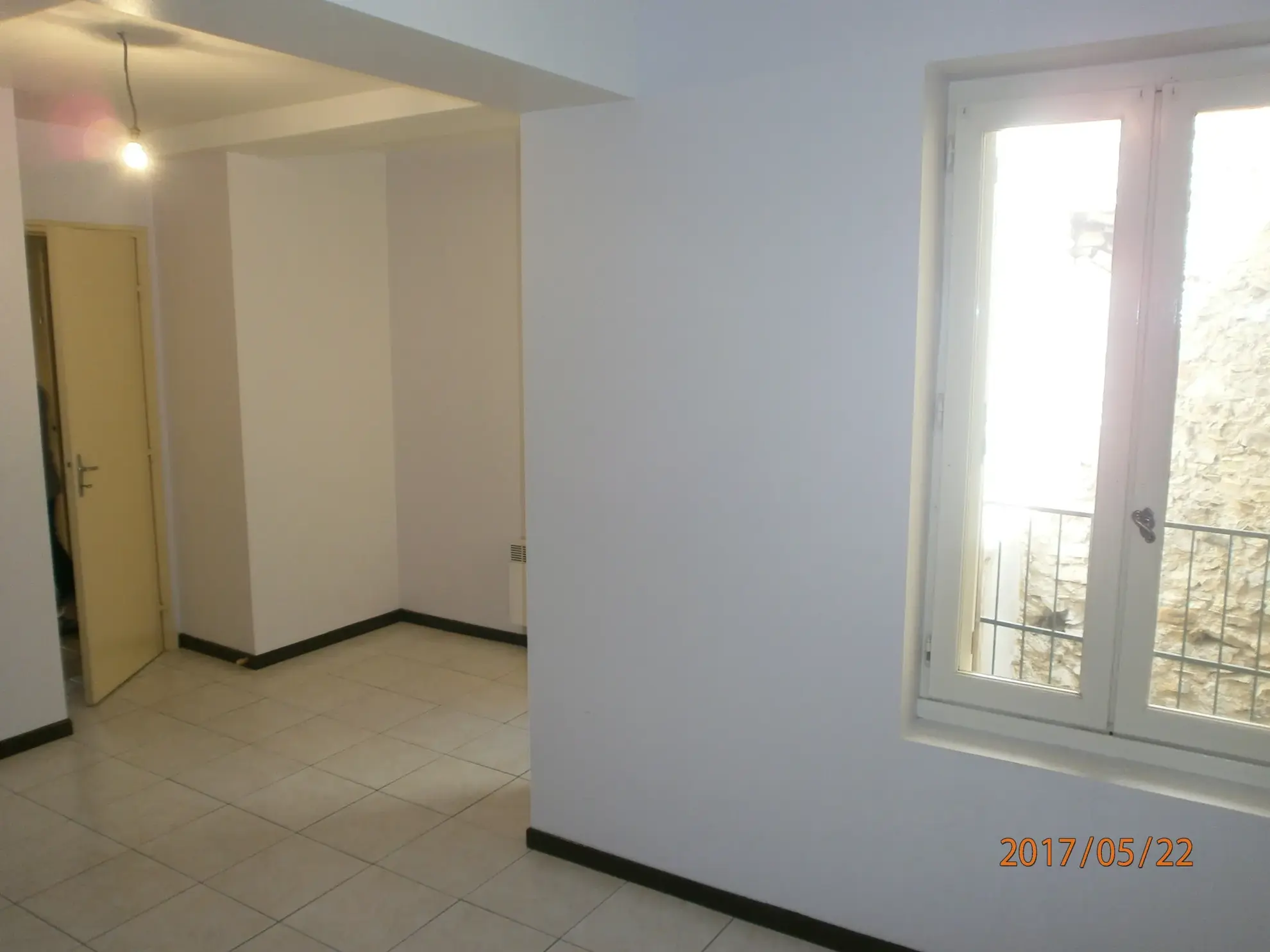 Immeuble à vendre à Bedarieux avec 3 appartements et garage, bon rapport locatif 