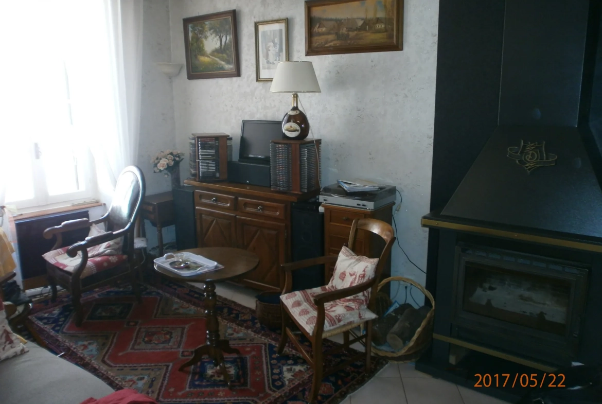 Immeuble à vendre à Bedarieux avec 3 appartements et garage, bon rapport locatif 