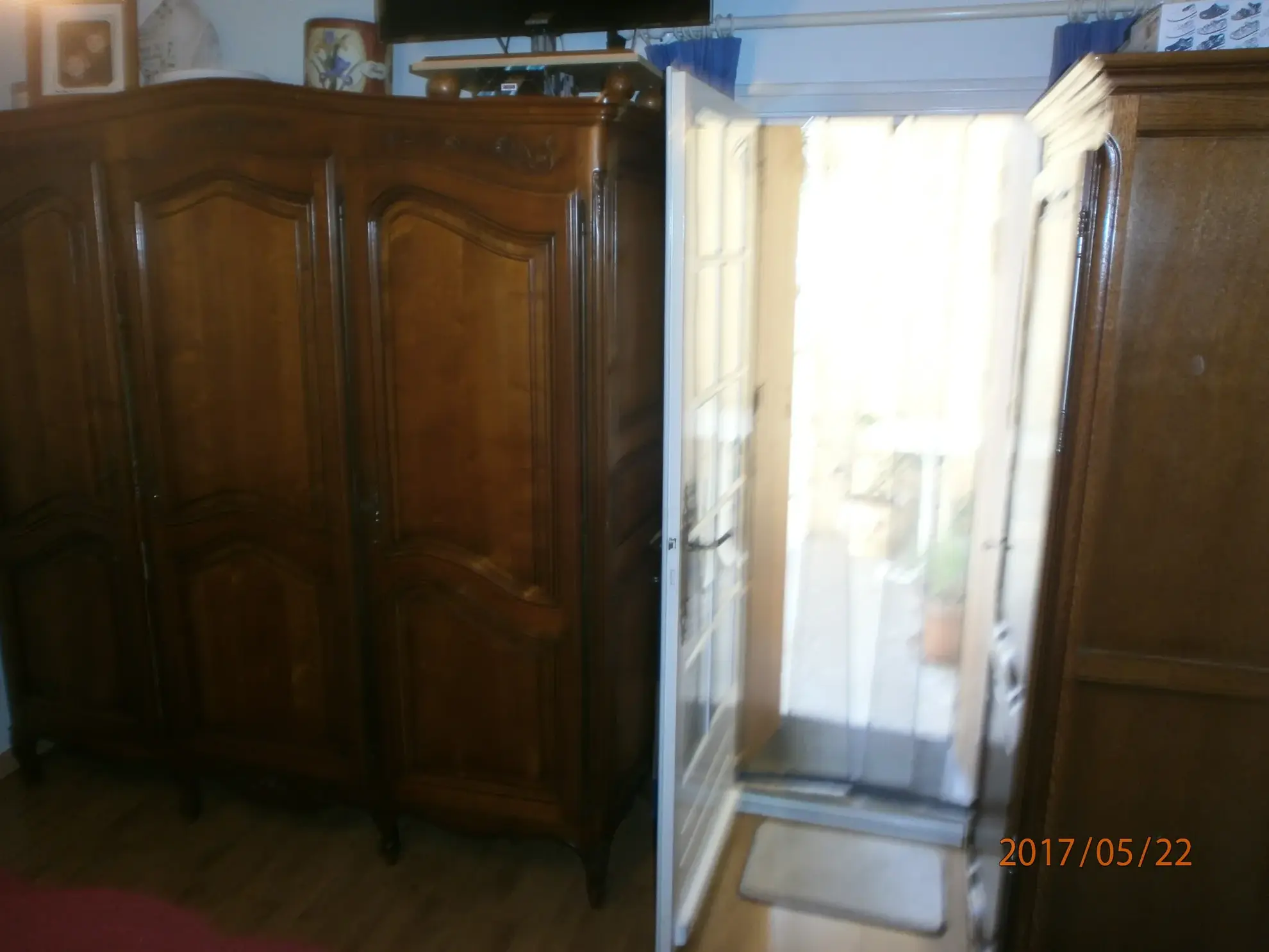Immeuble à vendre à Bedarieux avec 3 appartements et garage, bon rapport locatif 