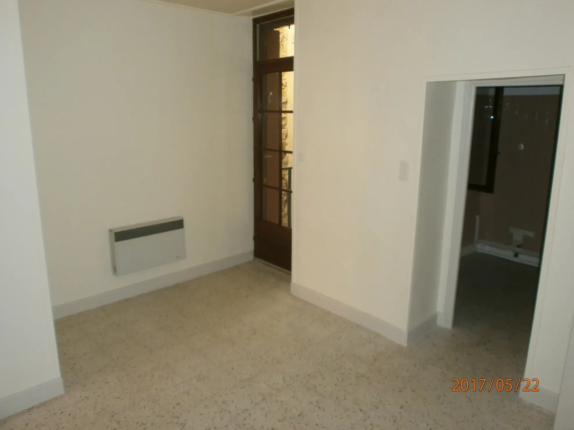 Immeuble à vendre à Bedarieux avec 3 appartements et garage, bon rapport locatif 