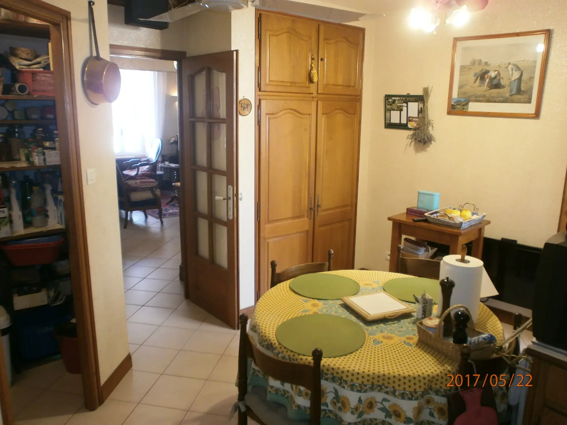 Immeuble à vendre à Bedarieux avec 3 appartements et garage, bon rapport locatif 