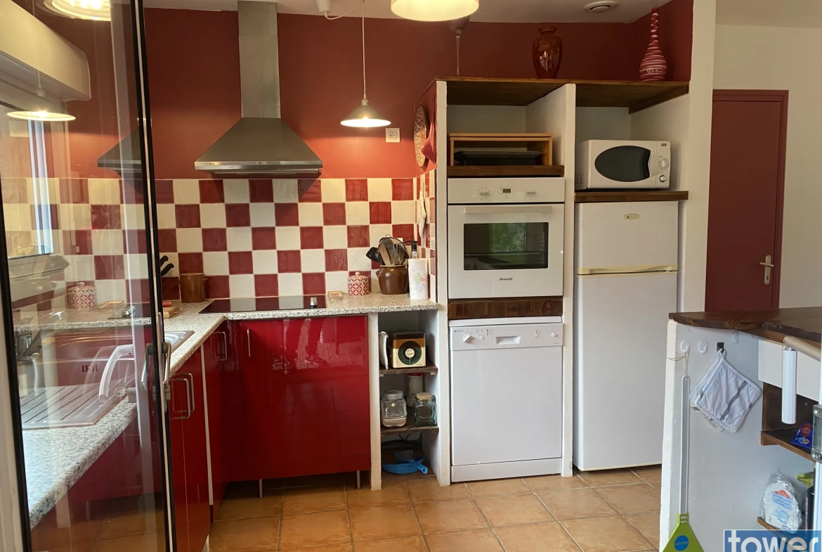 Maison contemporaine ossature bois avec vue dans les gorges du Lot à Pomayrols 