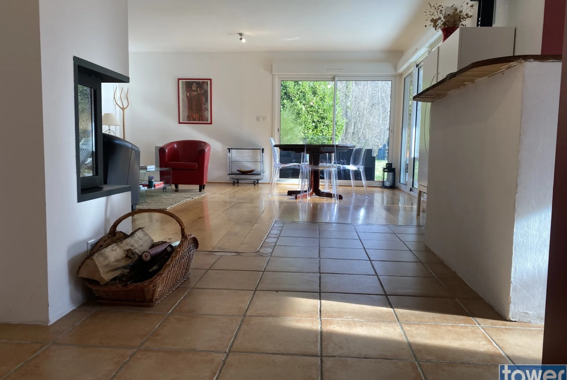 Maison contemporaine ossature bois avec vue dans les gorges du Lot à Pomayrols 
