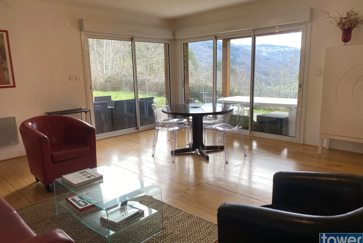 Maison contemporaine ossature bois avec vue dans les gorges du Lot à Pomayrols 
