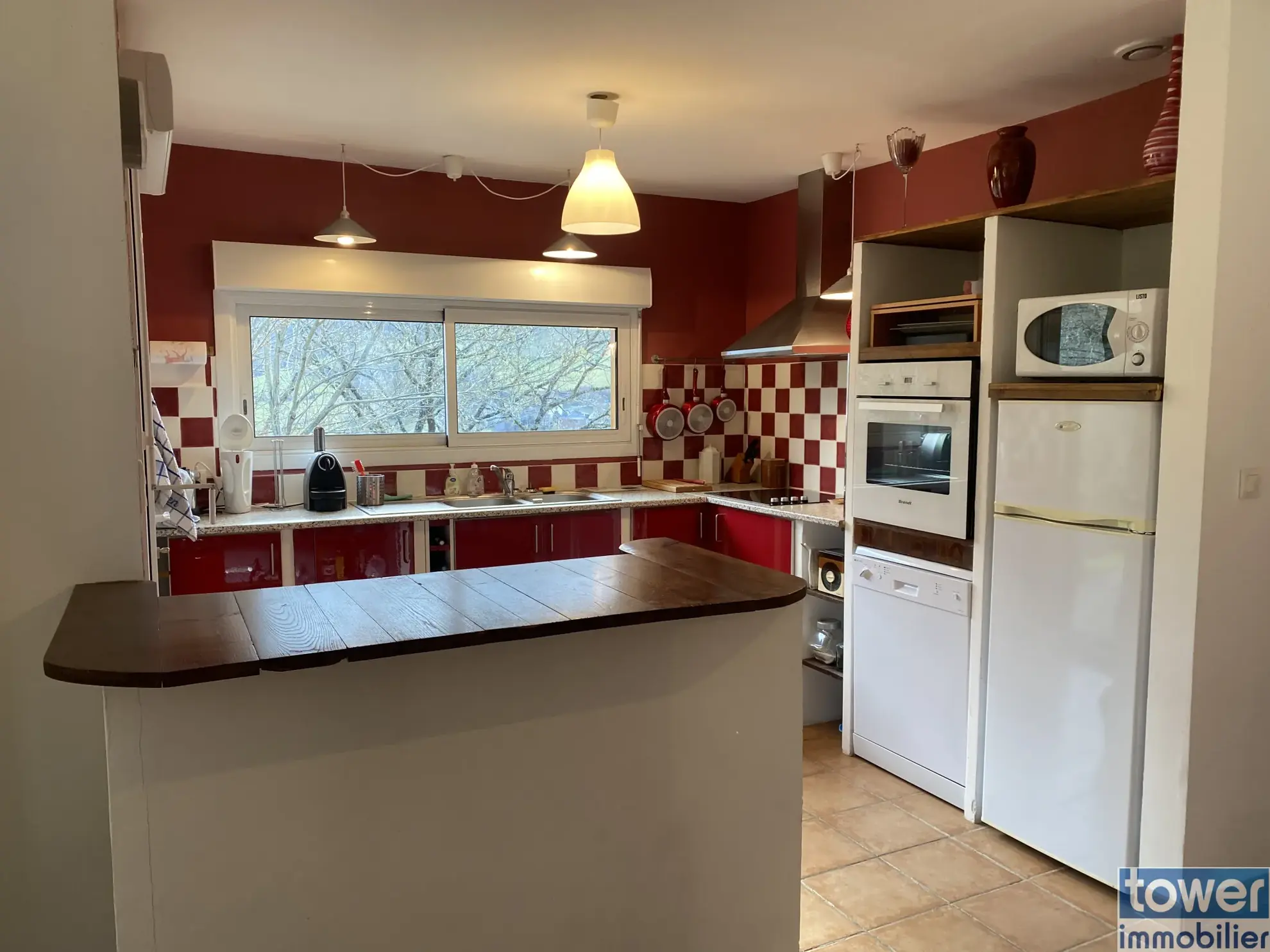 Maison contemporaine ossature bois avec vue dans les gorges du Lot à Pomayrols 