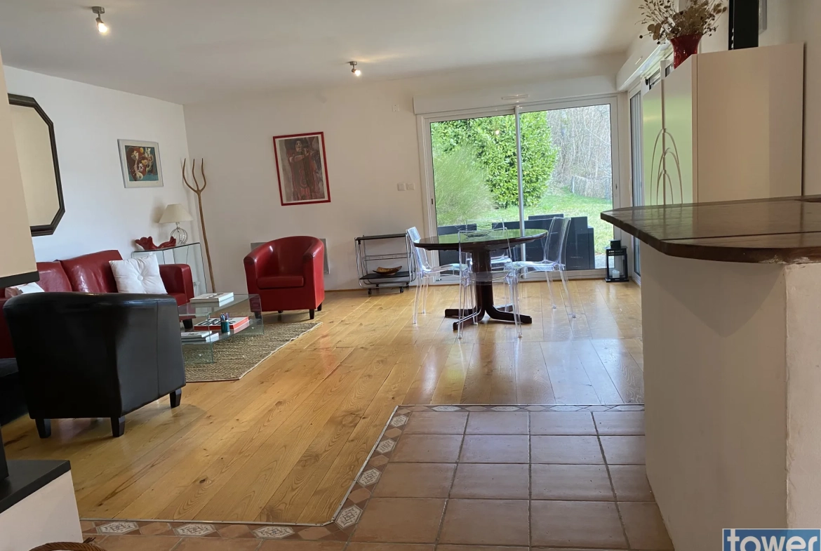 Maison contemporaine ossature bois avec vue dans les gorges du Lot à Pomayrols 