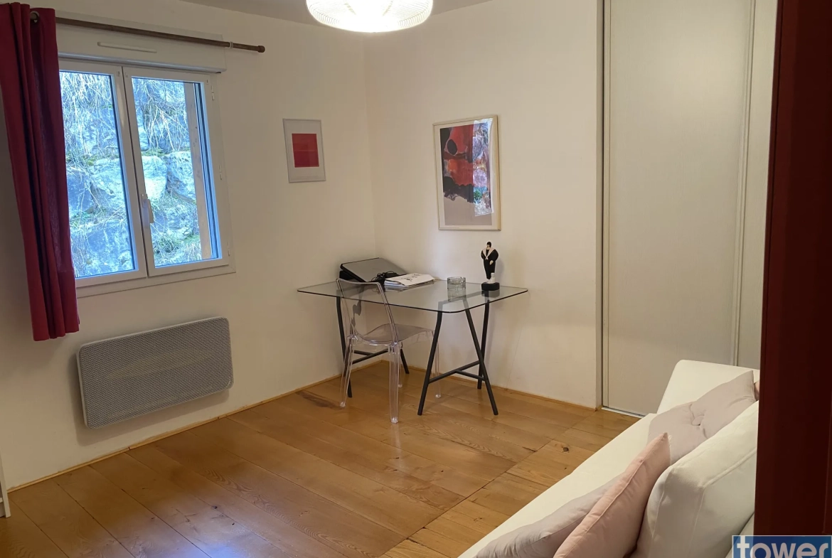 Maison contemporaine ossature bois avec vue dans les gorges du Lot à Pomayrols 