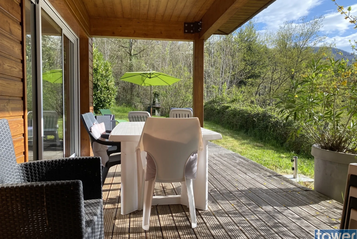 Maison contemporaine ossature bois avec vue dans les gorges du Lot à Pomayrols 