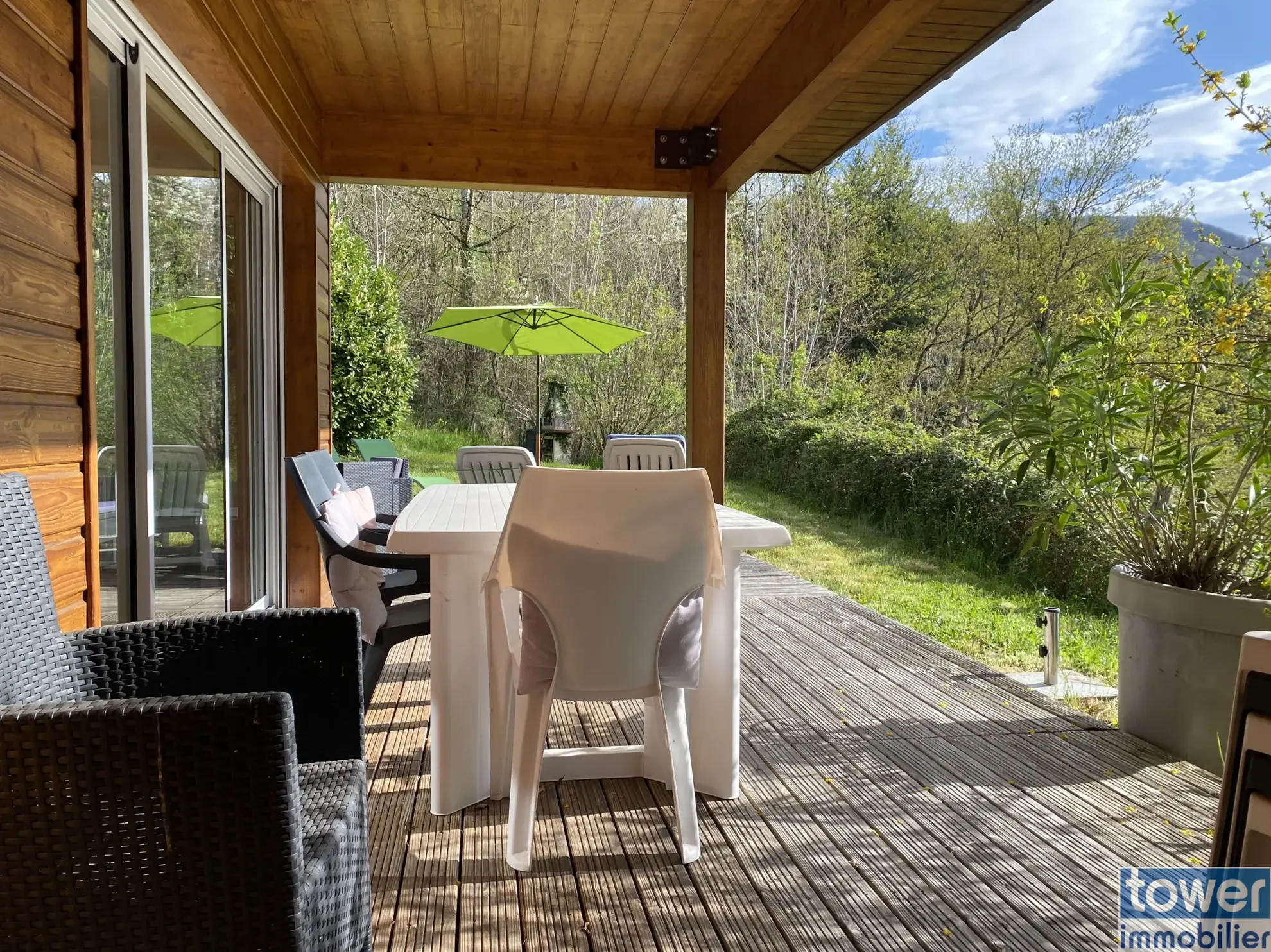 Maison contemporaine ossature bois avec vue dans les gorges du Lot à Pomayrols 