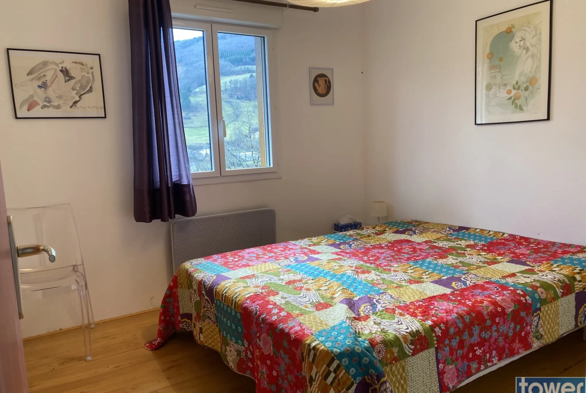 Maison contemporaine ossature bois avec vue dans les gorges du Lot à Pomayrols 
