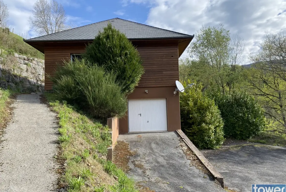 Maison contemporaine ossature bois avec vue dans les gorges du Lot à Pomayrols 