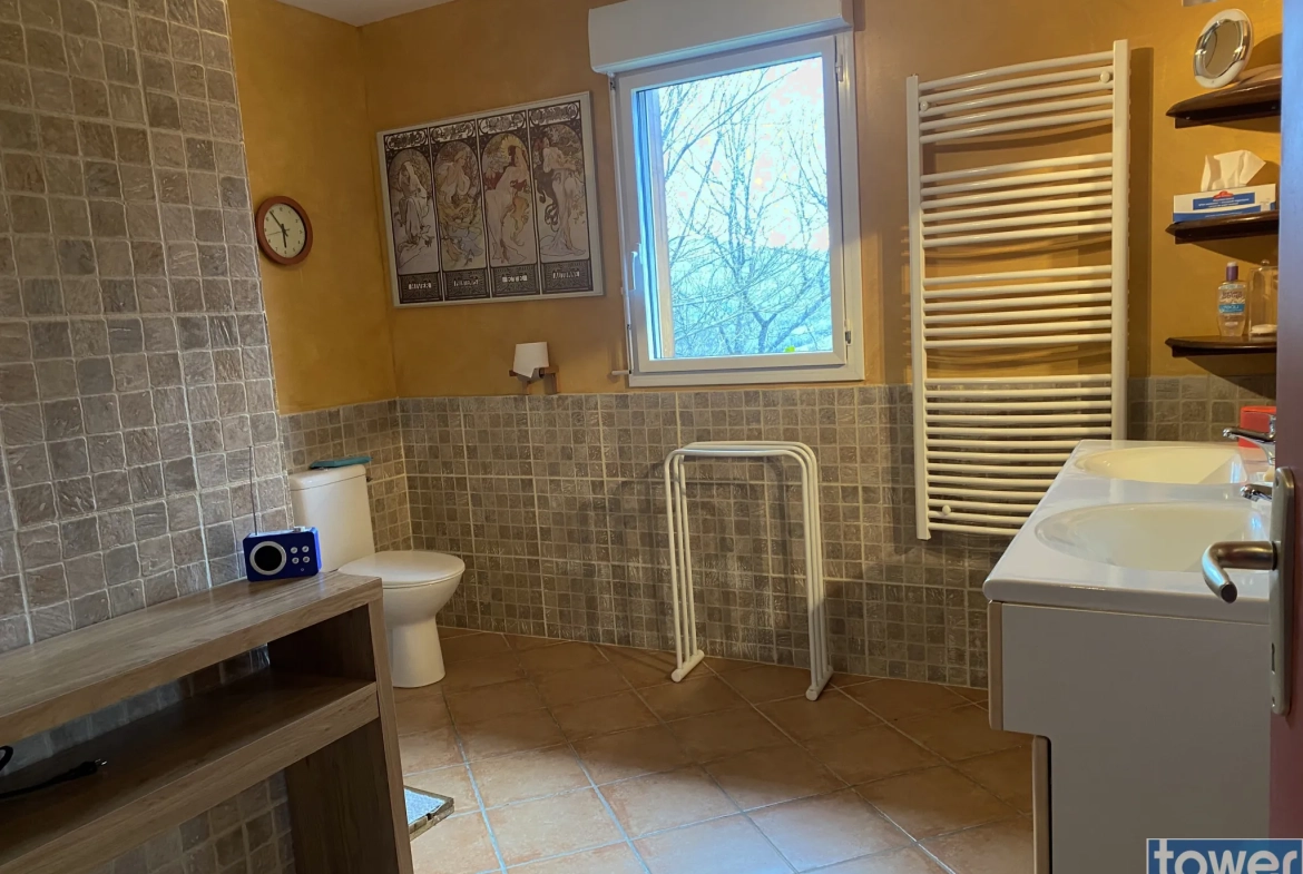 Maison contemporaine ossature bois avec vue dans les gorges du Lot à Pomayrols 