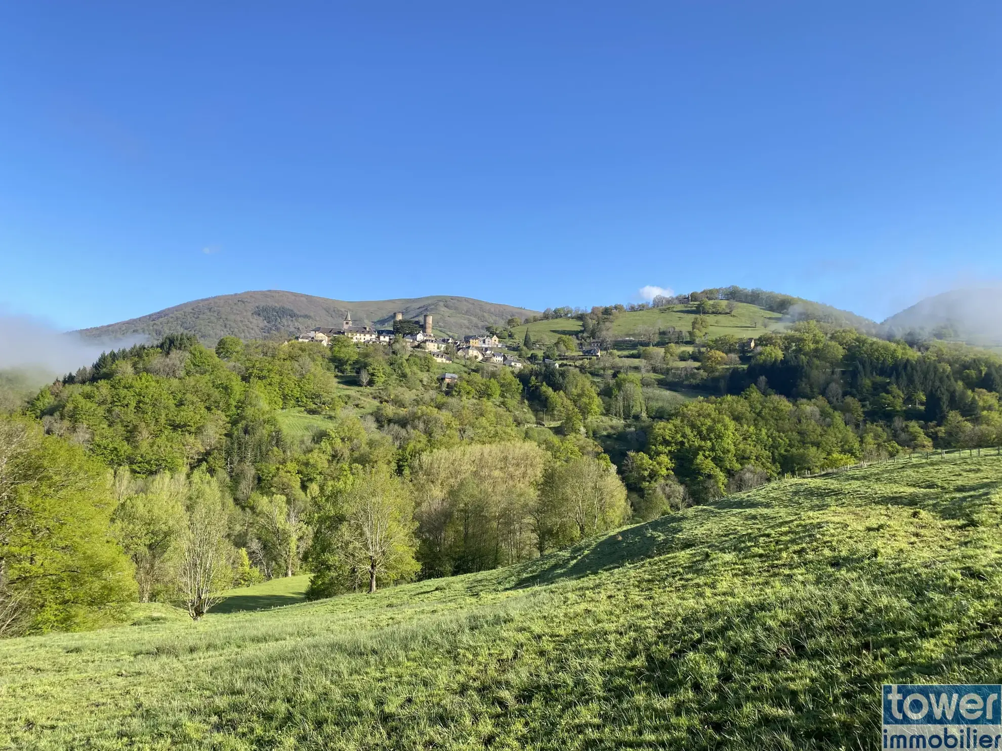 Maison contemporaine ossature bois avec vue dans les gorges du Lot à Pomayrols 