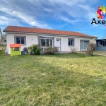 Maison de plain-pied à vendre à Saint-Martin-d'Estréaux avec terrain et dépendances