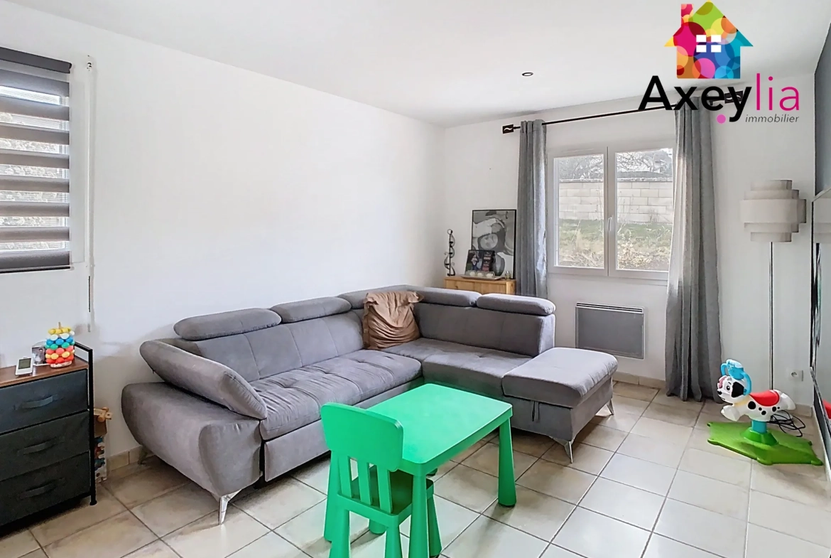 Maison de plain-pied à vendre à Saint-Martin-d'Estréaux avec terrain et dépendances 