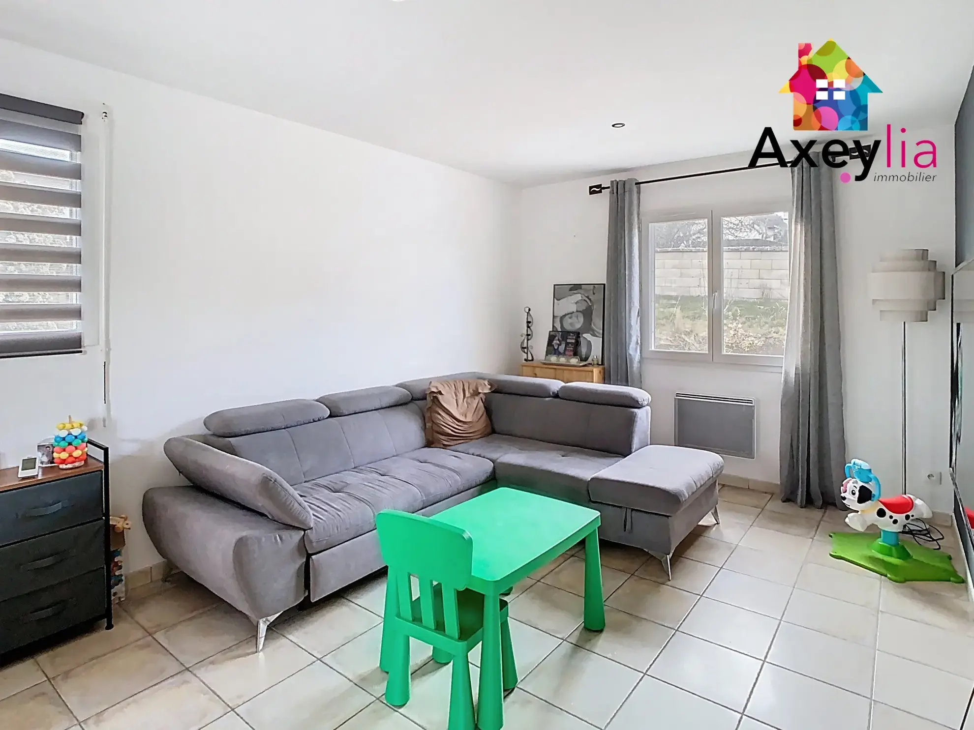 Maison de plain-pied à vendre à Saint-Martin-d'Estréaux avec terrain et dépendances 