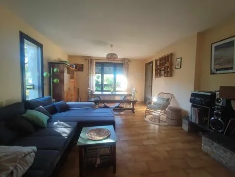 Maison de 110 m² avec grange et terrain à Alboussière 