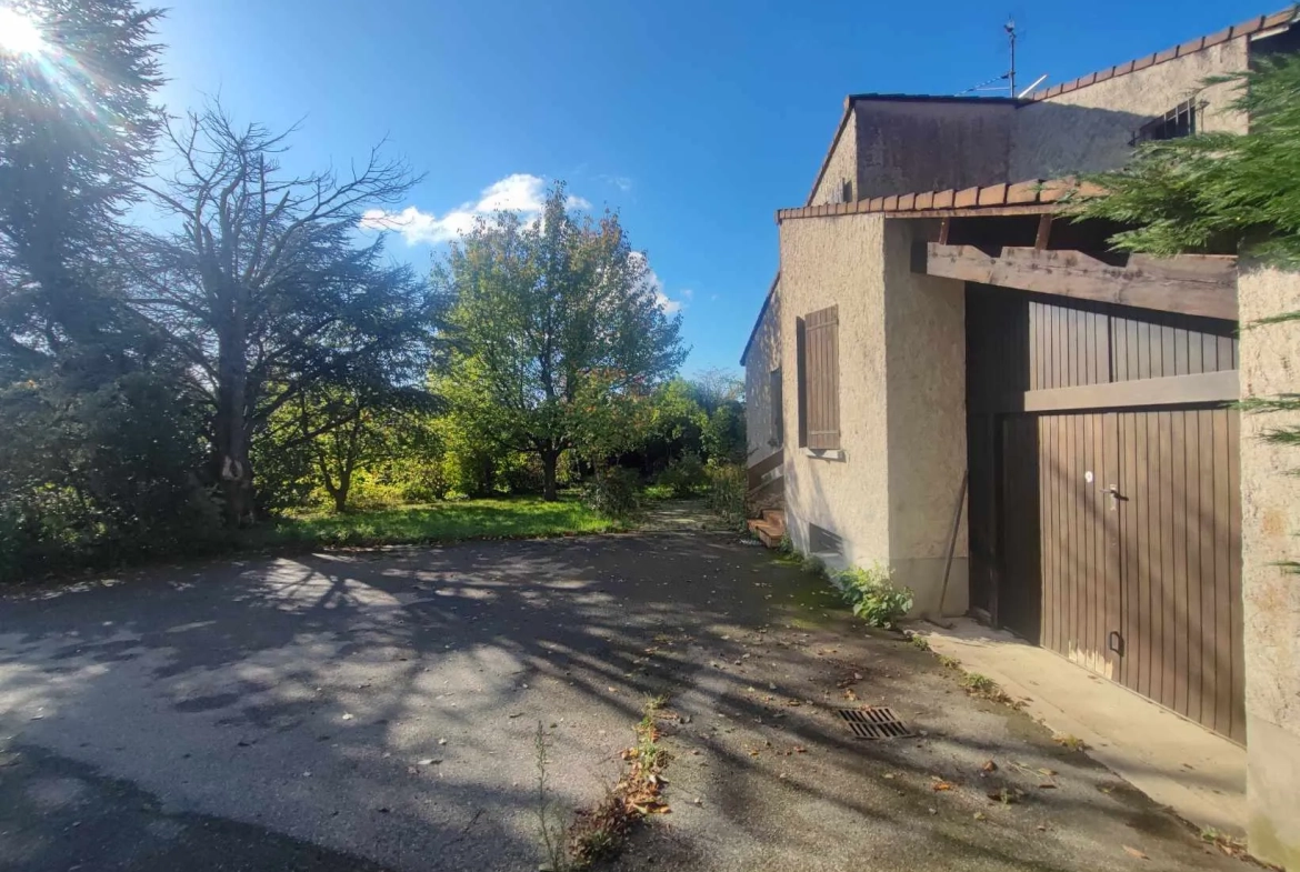 Maison de 110 m² avec grange et terrain à Alboussière 