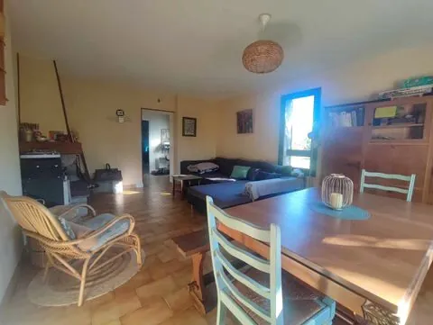 Maison de 110 m² avec grange et terrain à Alboussière 