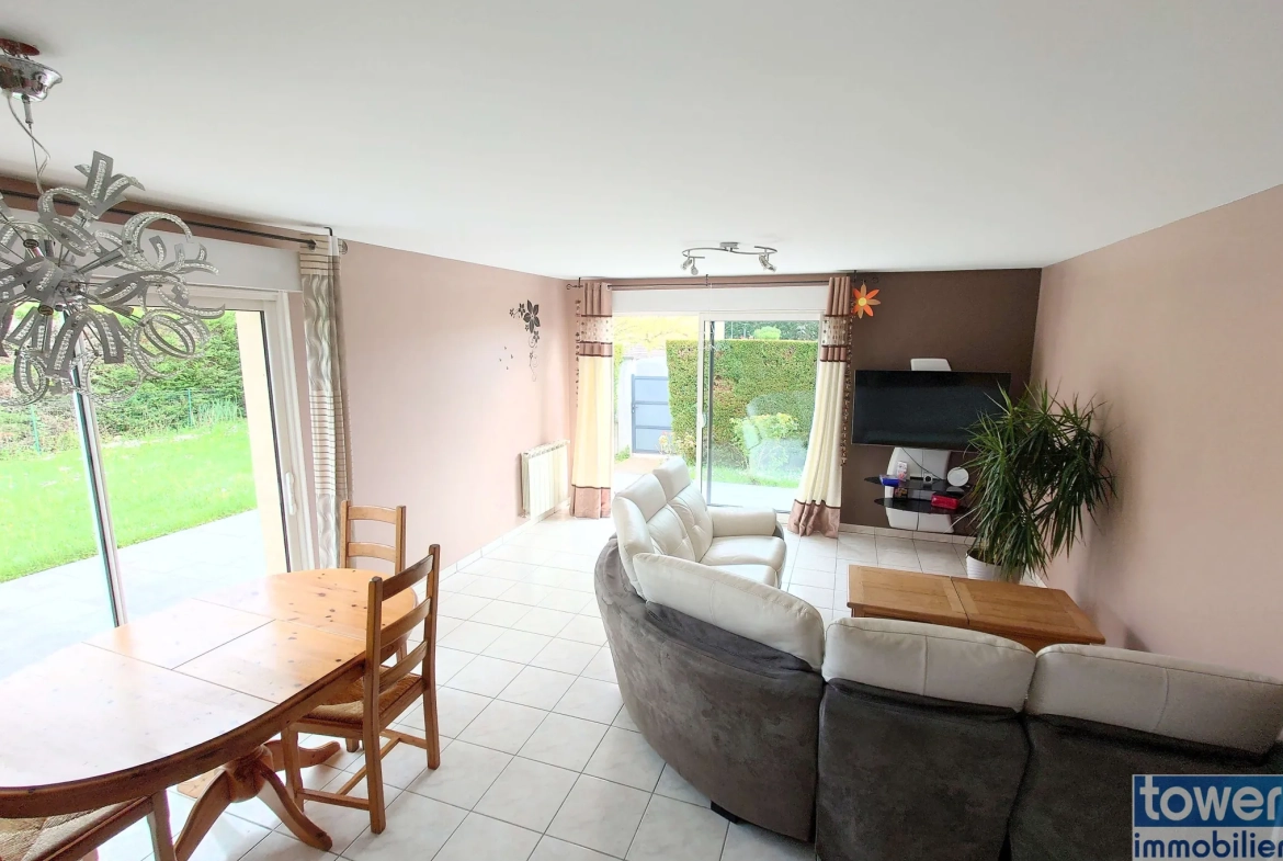 Maison de plain-pied à vendre à Villefranche-de-Rouergue, 94 m² avec terrasse et garage 