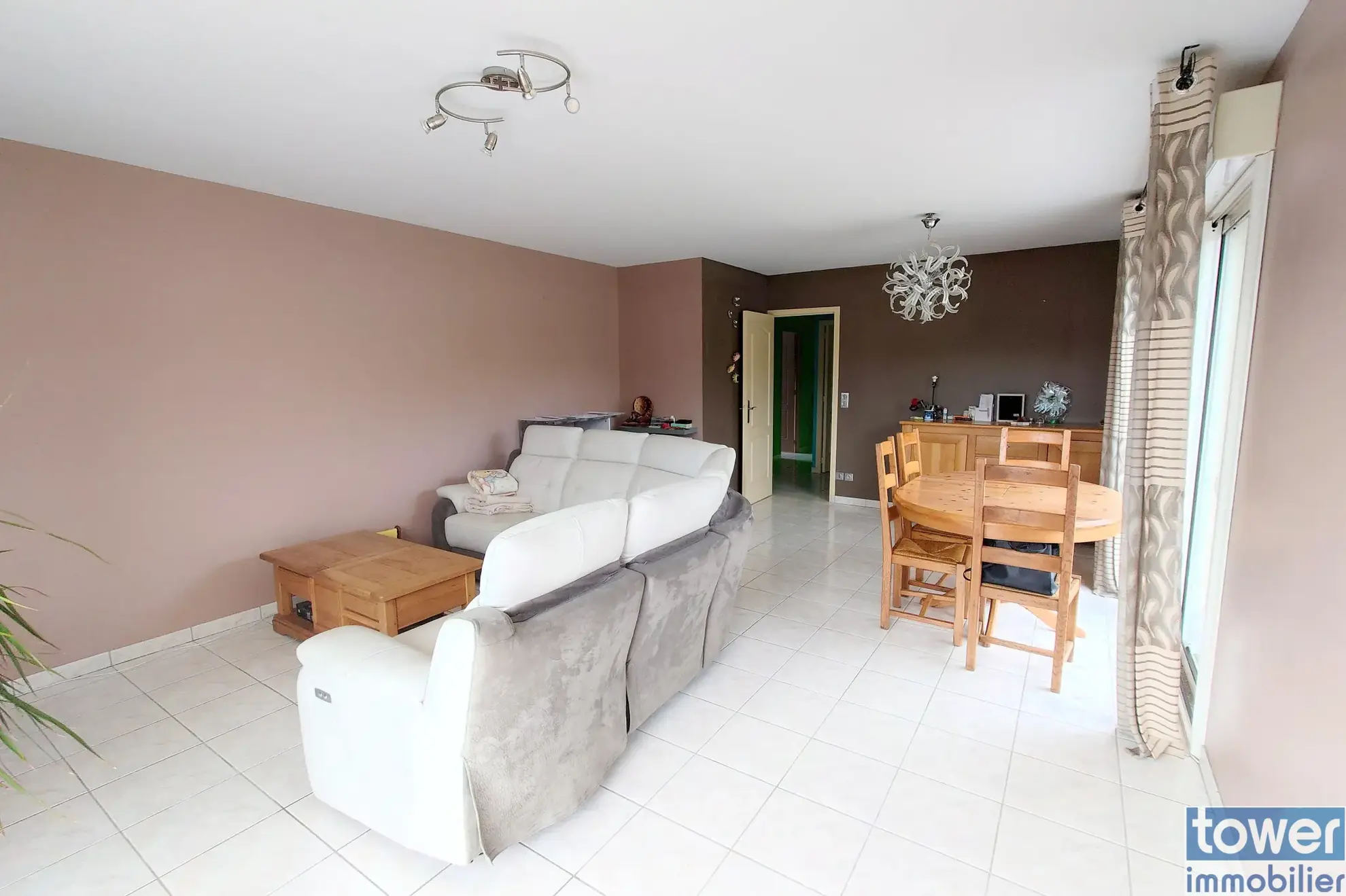 Maison de plain-pied à vendre à Villefranche-de-Rouergue, 94 m² avec terrasse et garage 