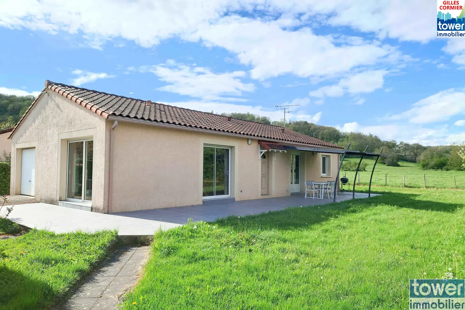 Maison de plain-pied à vendre à Villefranche-de-Rouergue, 94 m² avec terrasse et garage 