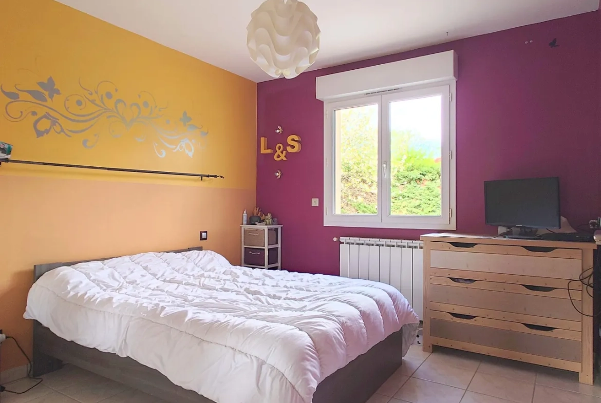 Maison de plain-pied à vendre à Villefranche-de-Rouergue, 94 m² avec terrasse et garage 