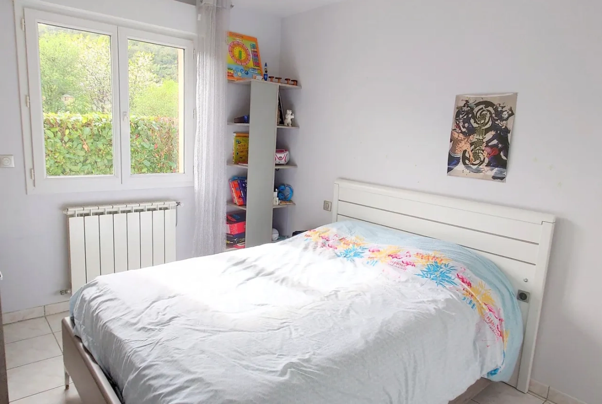 Maison de plain-pied à vendre à Villefranche-de-Rouergue, 94 m² avec terrasse et garage 