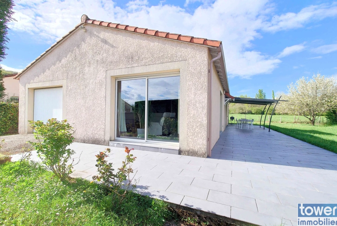Maison de plain-pied à vendre à Villefranche-de-Rouergue, 94 m² avec terrasse et garage 