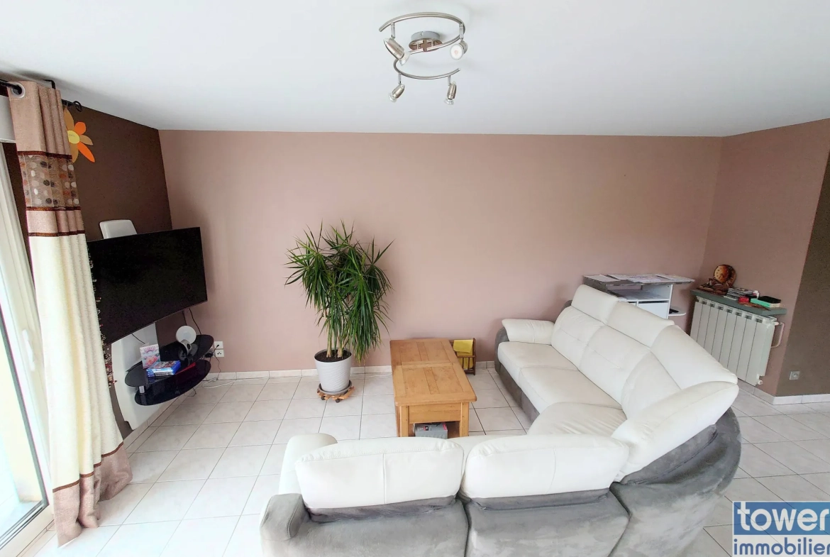 Maison de plain-pied à vendre à Villefranche-de-Rouergue, 94 m² avec terrasse et garage 