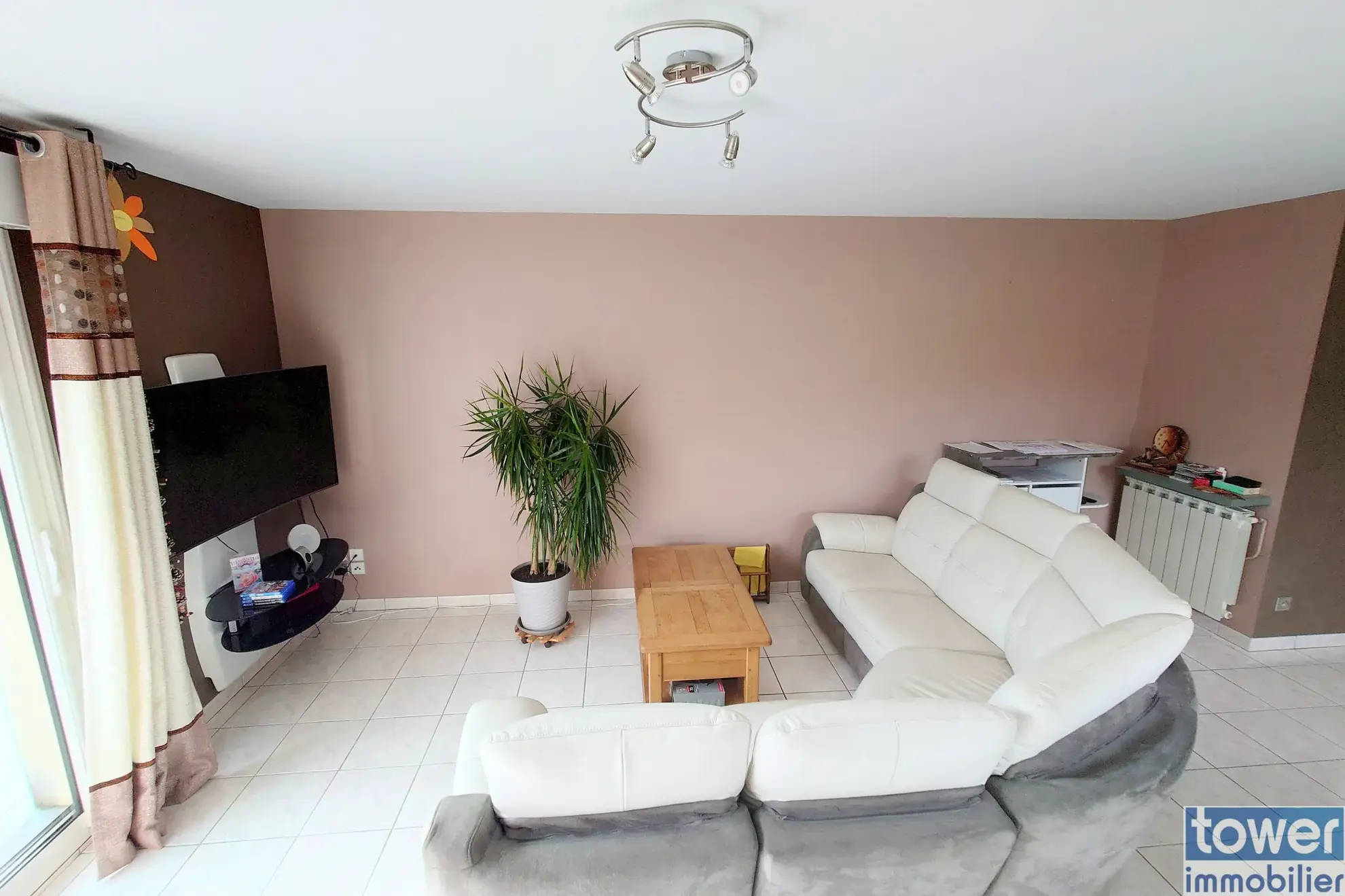 Maison de plain-pied à vendre à Villefranche-de-Rouergue, 94 m² avec terrasse et garage 