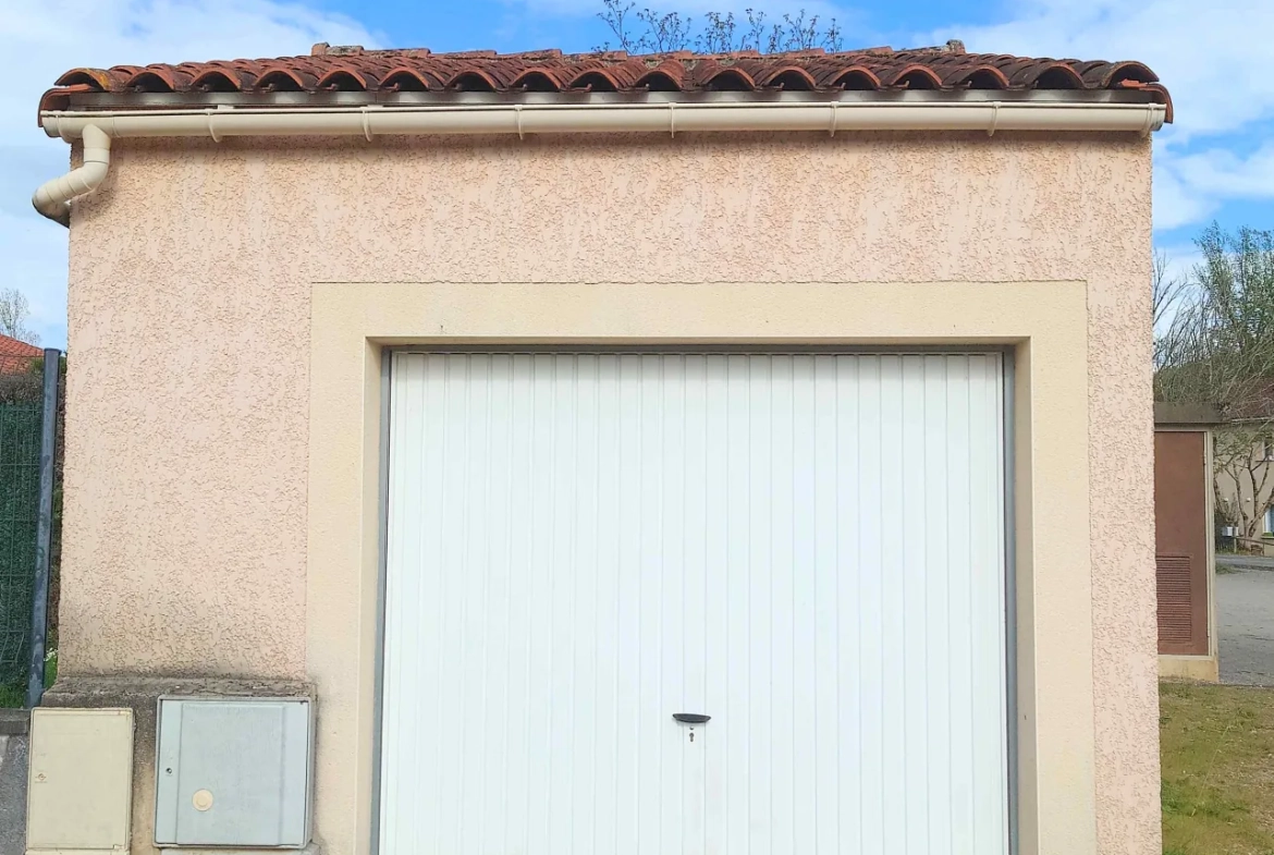 Maison de plain-pied à vendre à Villefranche-de-Rouergue, 94 m² avec terrasse et garage 