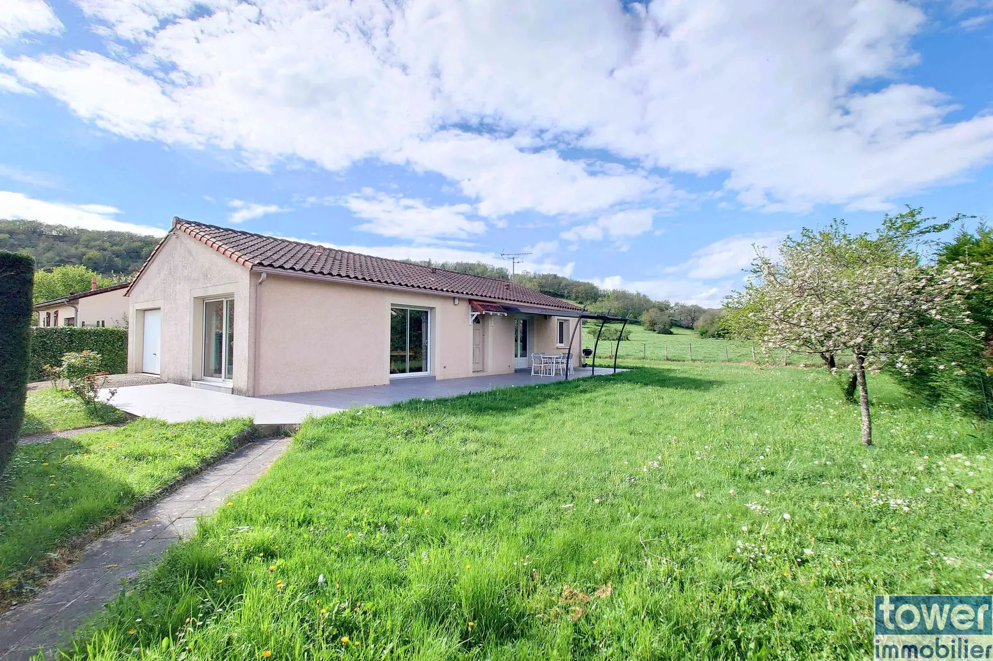 Maison de plain-pied à vendre à Villefranche-de-Rouergue, 94 m² avec terrasse et garage 
