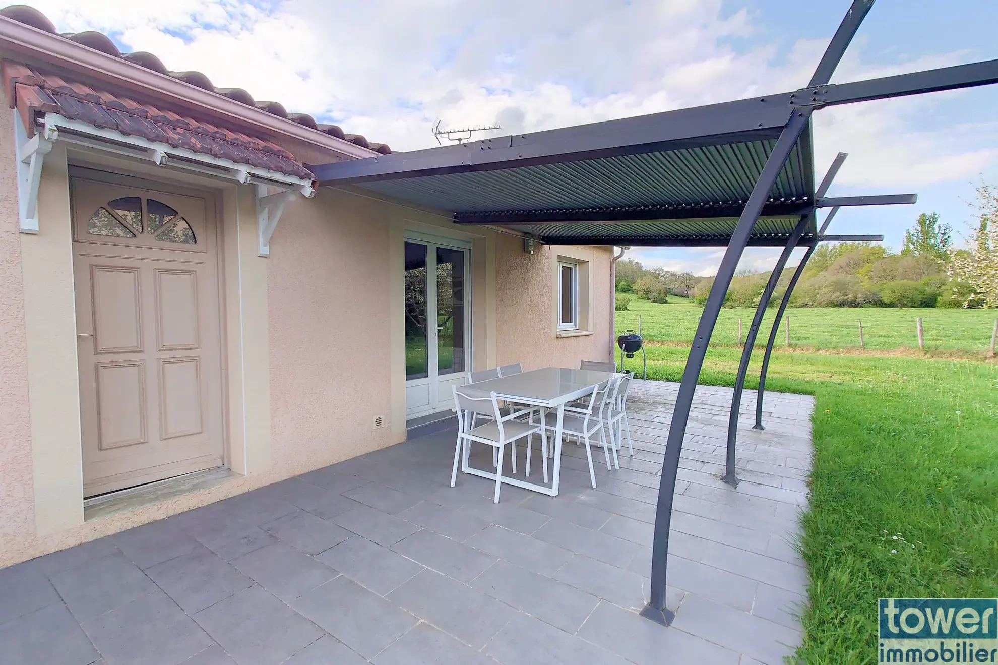Maison de plain-pied à vendre à Villefranche-de-Rouergue, 94 m² avec terrasse et garage 