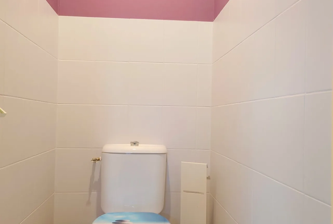 Maison de plain-pied à vendre à Villefranche-de-Rouergue, 94 m² avec terrasse et garage 