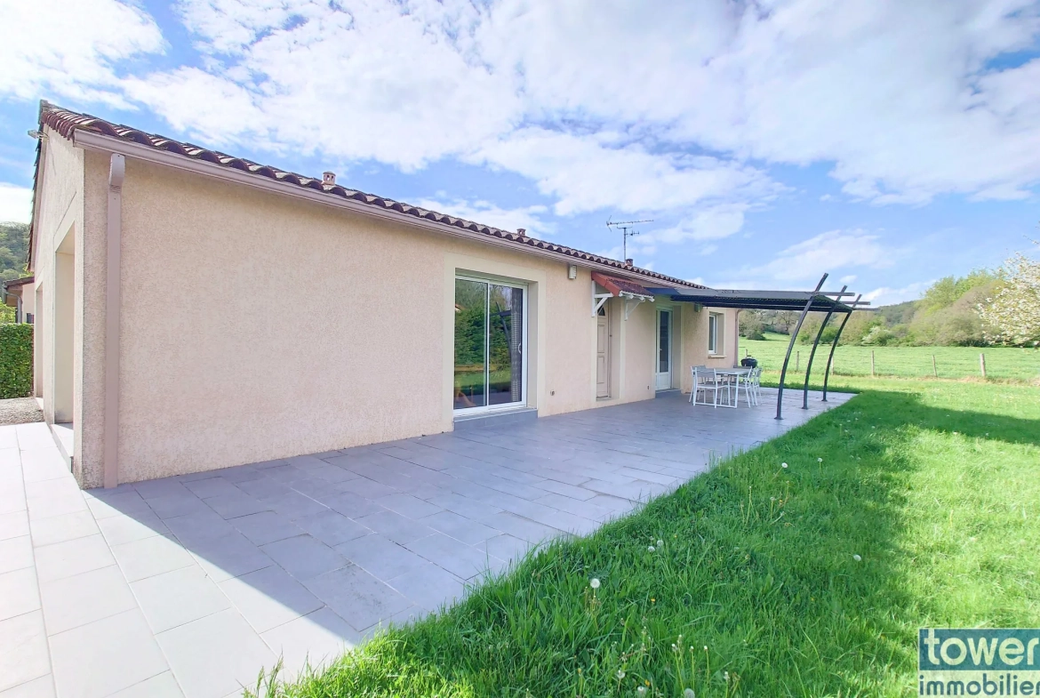 Maison de plain-pied à vendre à Villefranche-de-Rouergue, 94 m² avec terrasse et garage 