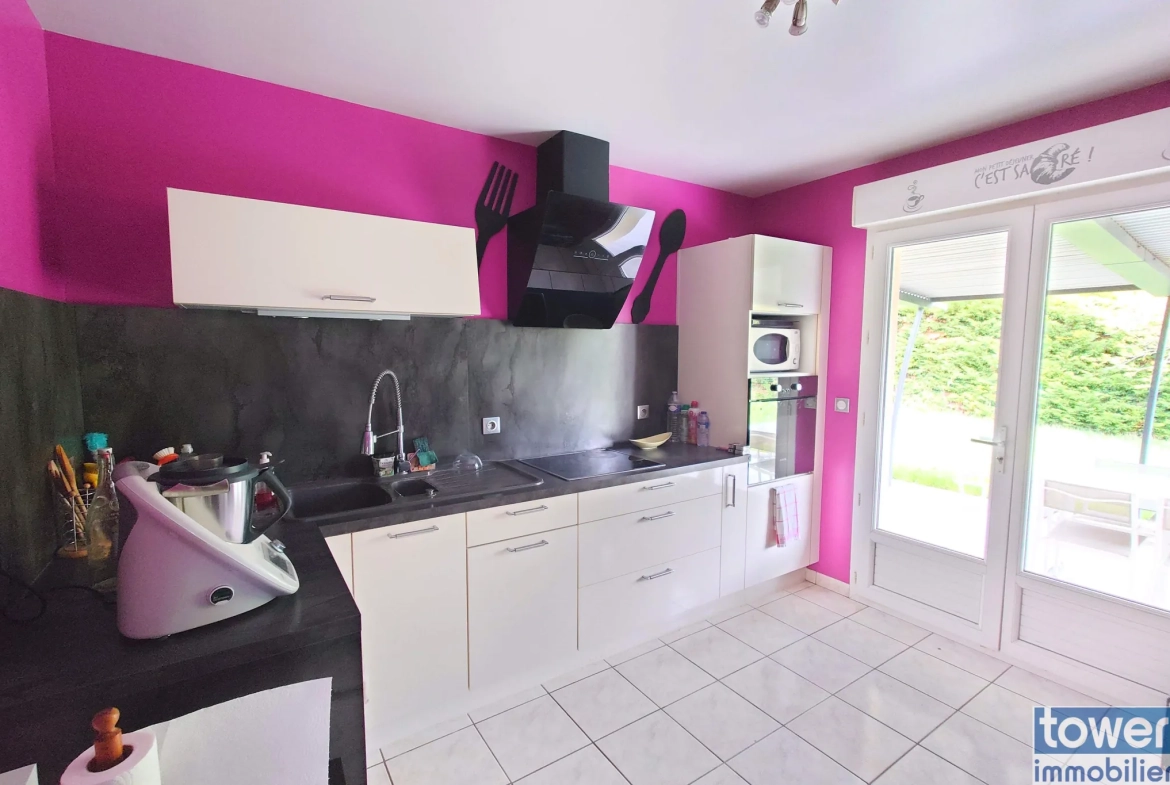 Maison de plain-pied à vendre à Villefranche-de-Rouergue, 94 m² avec terrasse et garage 