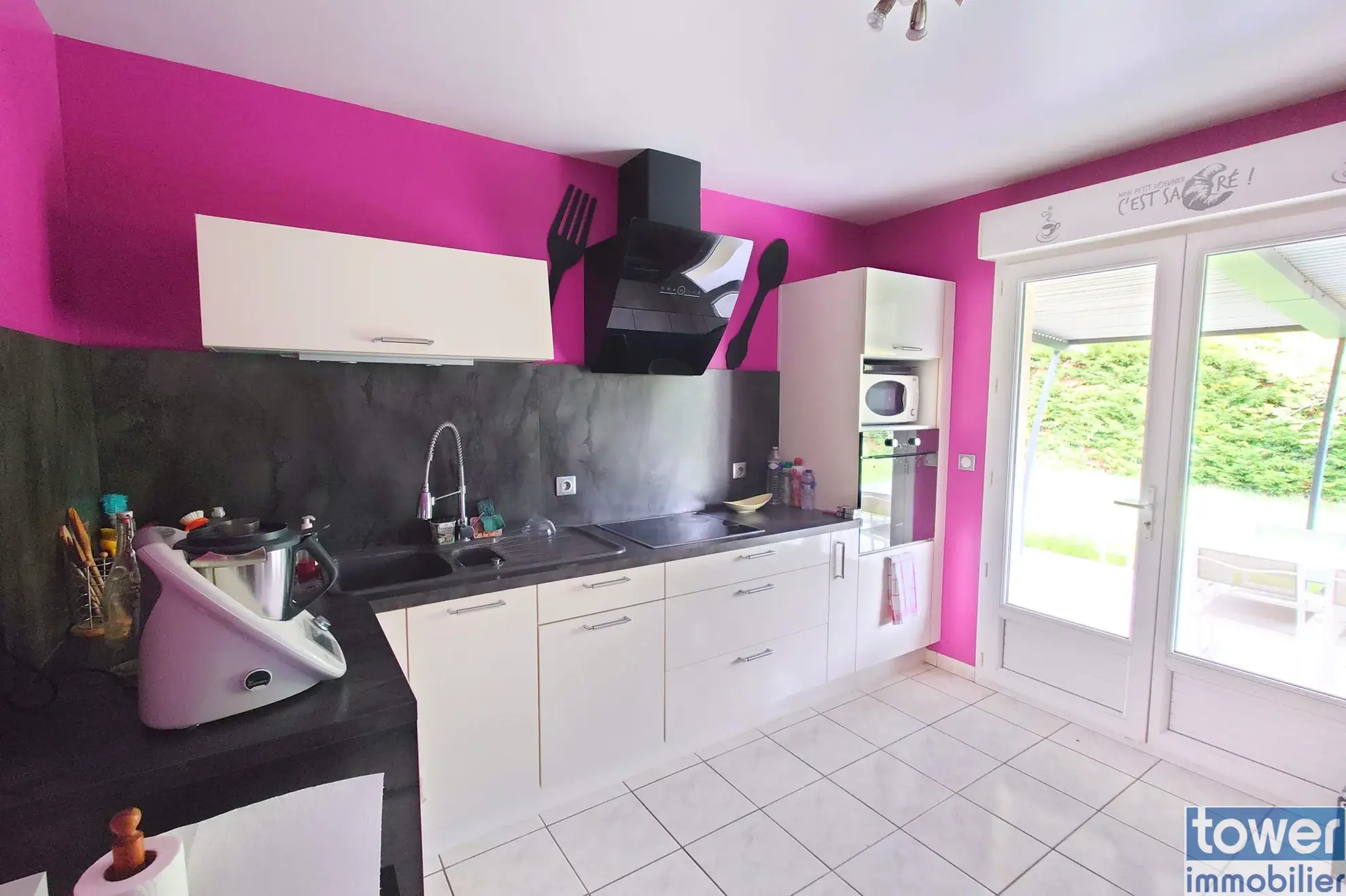 Maison de plain-pied à vendre à Villefranche-de-Rouergue, 94 m² avec terrasse et garage 